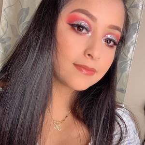 Meet your Posher, Daniela